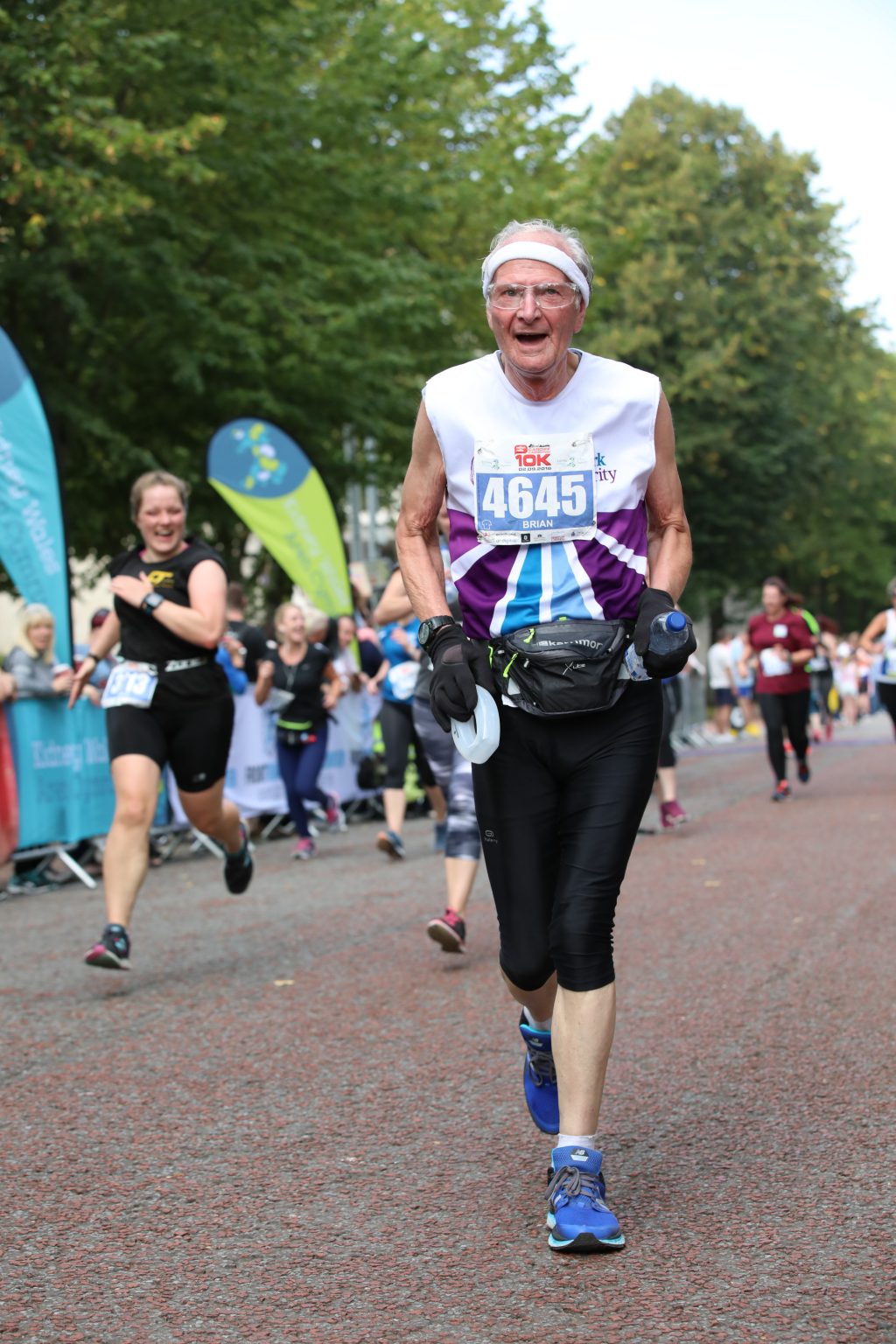 Brian approaching the finish line at the 2018 Cardiff 10K. Credit to Marathon Photos for the picture.