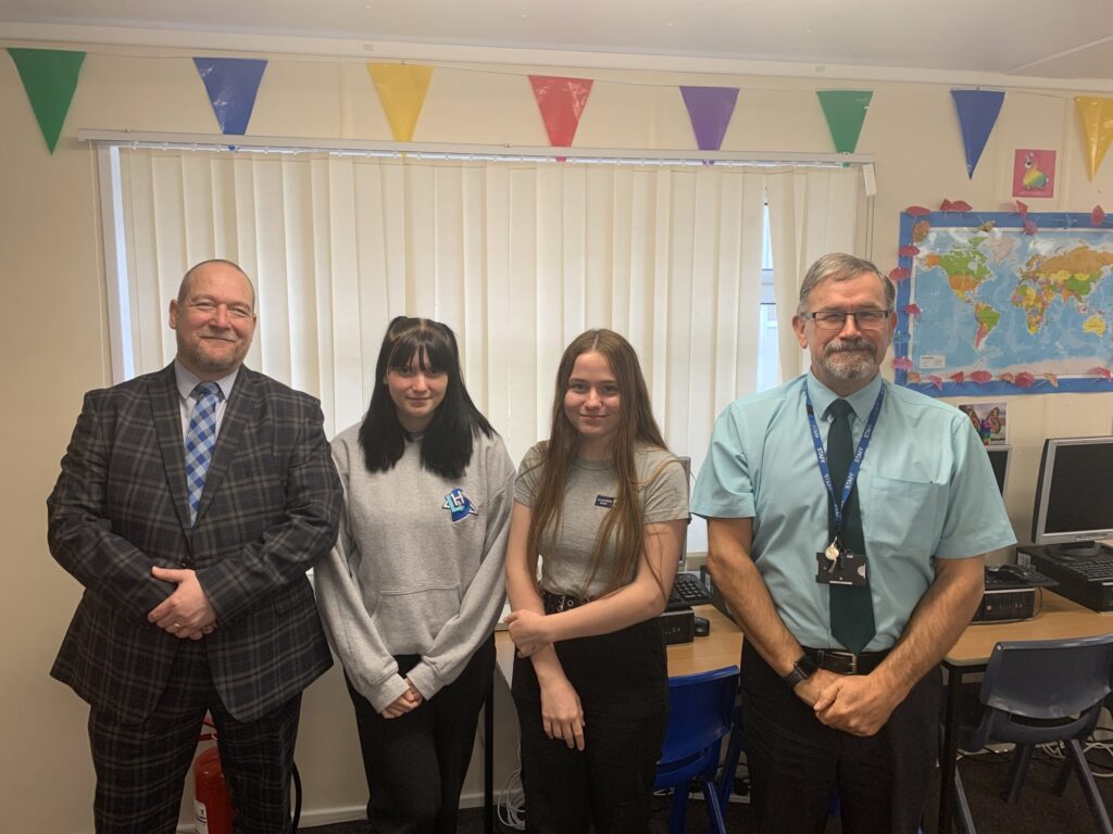 Owain-Mears-Flexible-Learning-Teacher-and-Rob-Wilson-Assistant-Head-Teacher-with-two-students-from-Llanishen-High-School-002-scaled