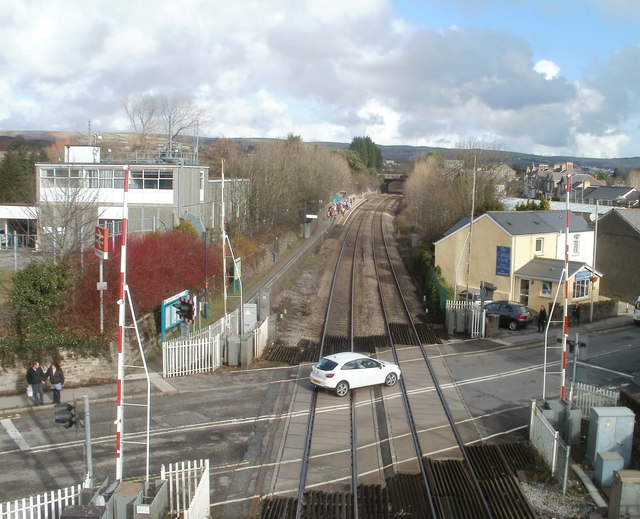 The_NE_half_of_Pencoed_railway_station_-_geograph.org_.uk_-_2270003