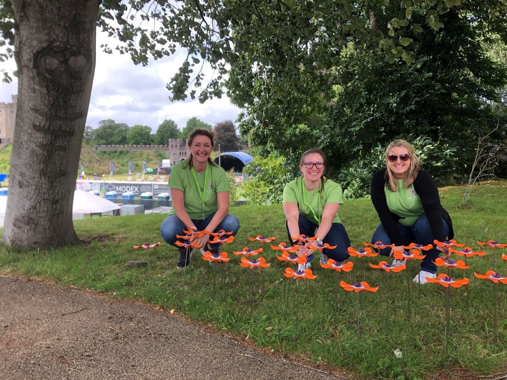 Brewin-Dolphin-staff-volunteer-at-the-Forever-Flowers-display-at-Cardiff-Castle