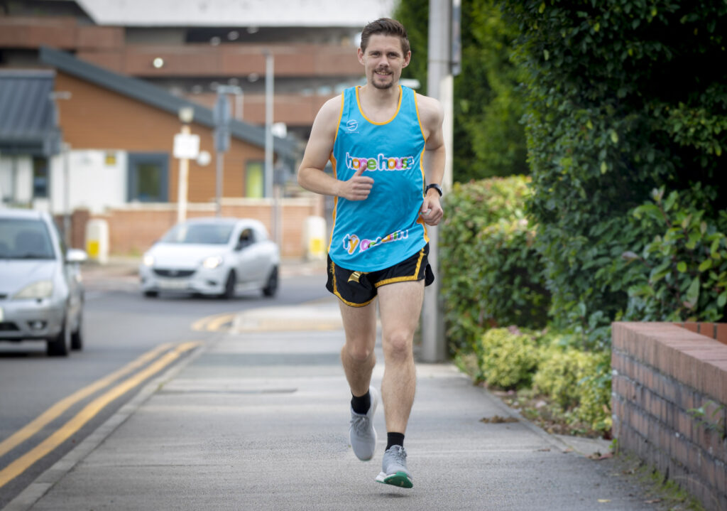 Hero Rhys running marathon for children’s hospices just a year after kidney transplant