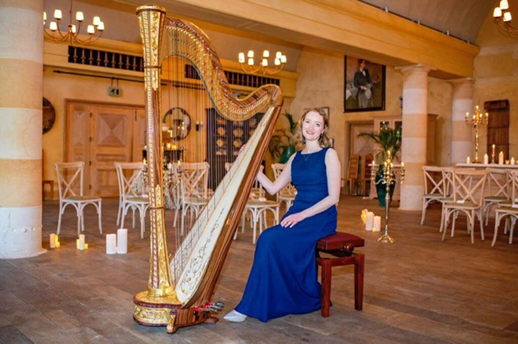 Alis Huws Royal Harpist (002)