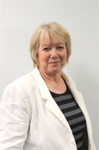 Cllr-Lis-Burnett-small-Cropped-208x313