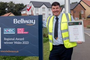 Paul Oakley with the PITJ regional award and certificate