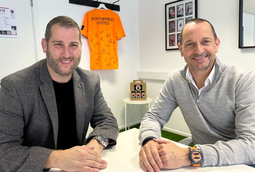 Paul Ragan PUFC Chairman (Right) and David Dulieu GS Verde CCO (Left)