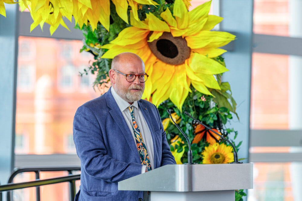 Richard Thurston shares his story at the Senedd launch of Forever Flowers (002)