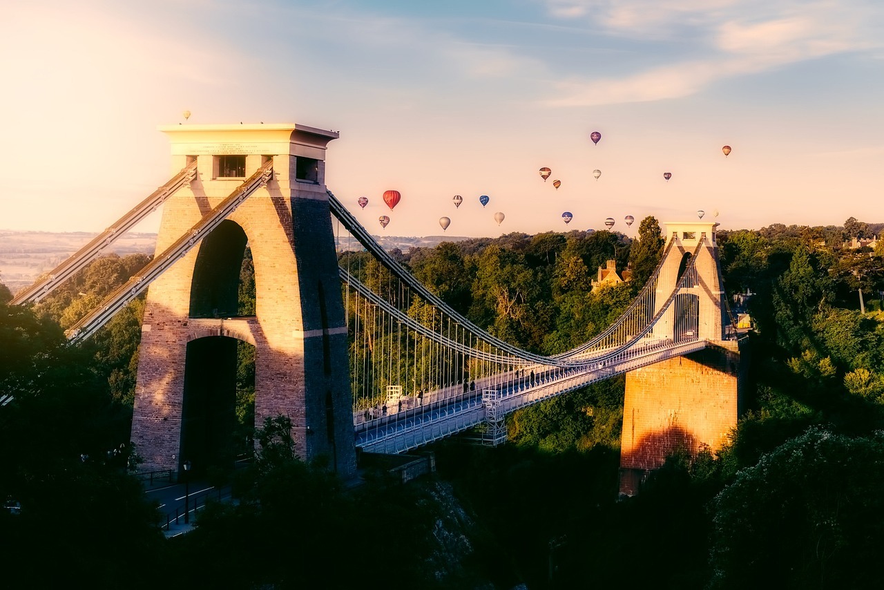 Travel News: Clifton Suspension Bridge (Bristol) closed to traffic on first two weekends in August