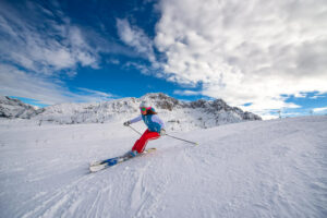 girl-skier-ski-area